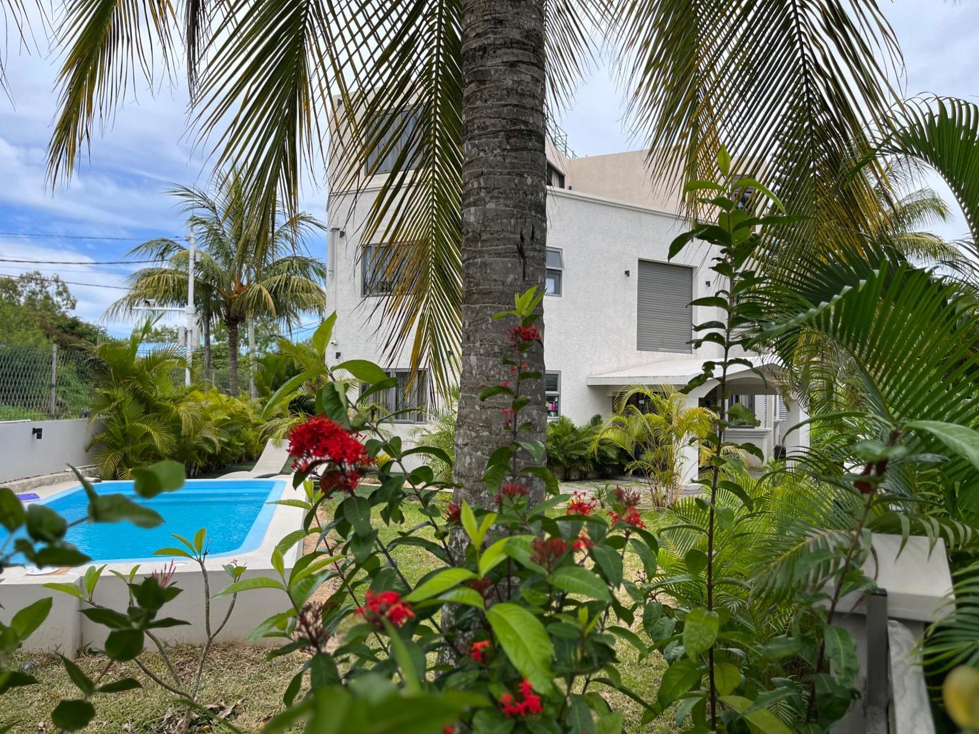 Cosy 2 Bedrooms Apts In Pereybere -Seasons Break Apartment Pereybere Beach Exterior photo
