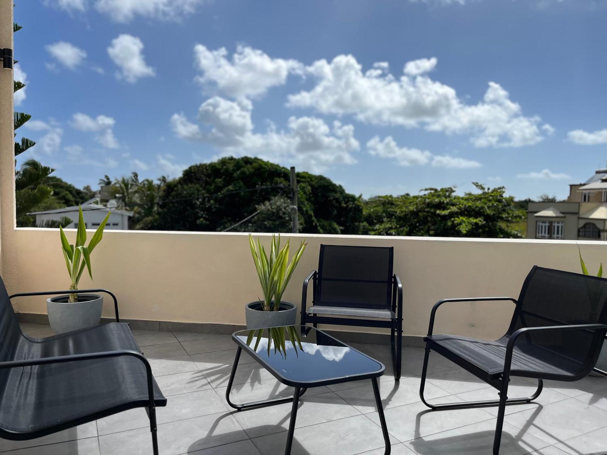 Cosy 2 Bedrooms Apts In Pereybere -Seasons Break Apartment Pereybere Beach Exterior photo