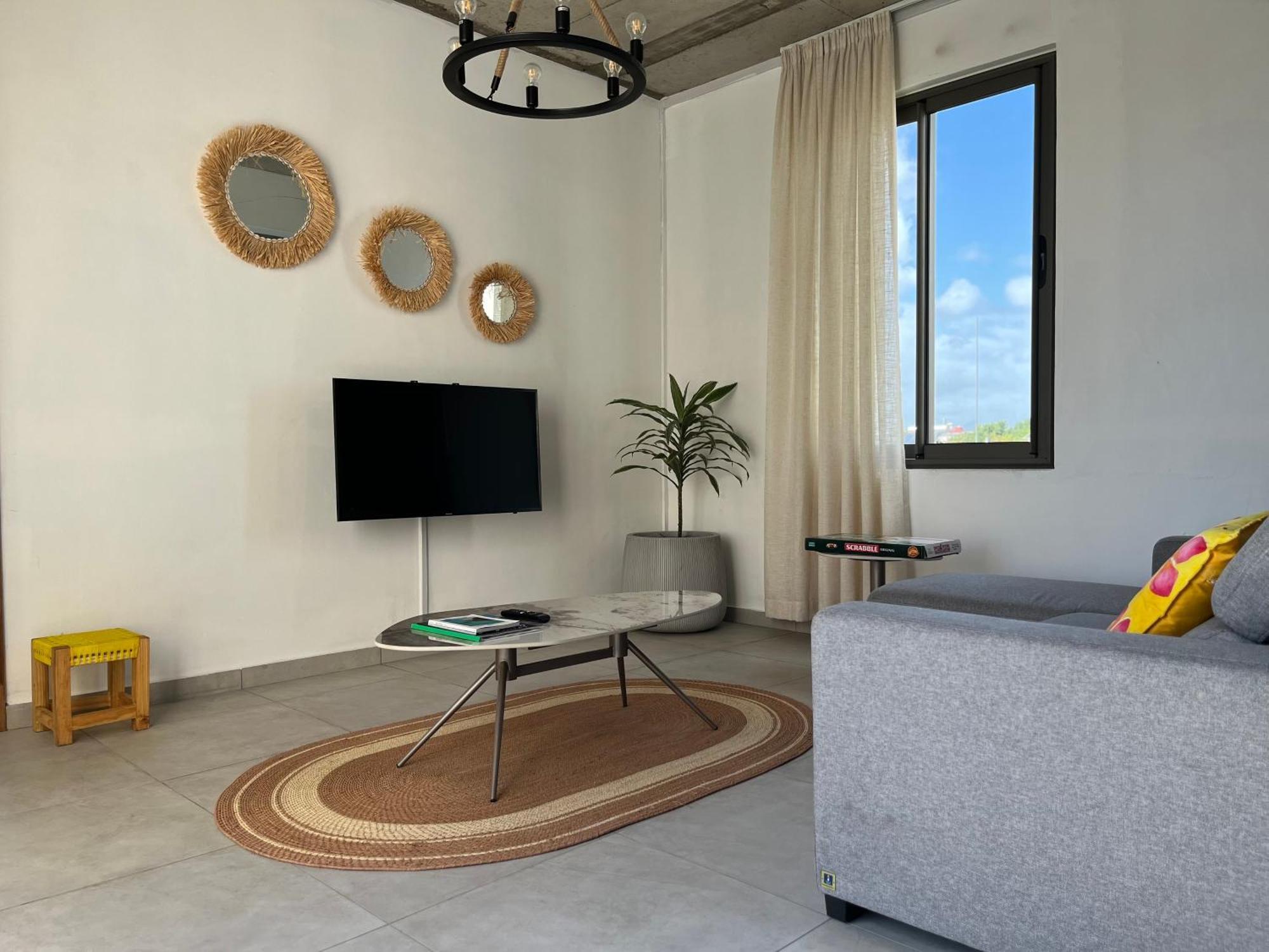 Cosy 2 Bedrooms Apts In Pereybere -Seasons Break Apartment Pereybere Beach Exterior photo